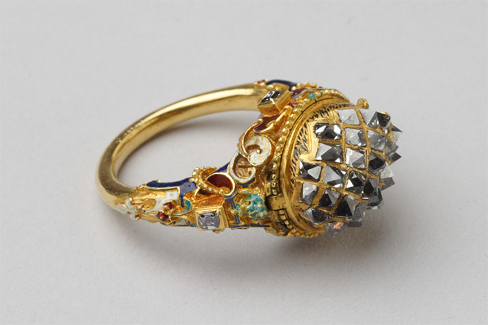 Кольцо с солнечными часами в виде ежика Золото, эмаль, бриллианты (27 камней, бриллианты), стекло. Художественно-исторический музей Вены  Kunsthistorisches Museum.