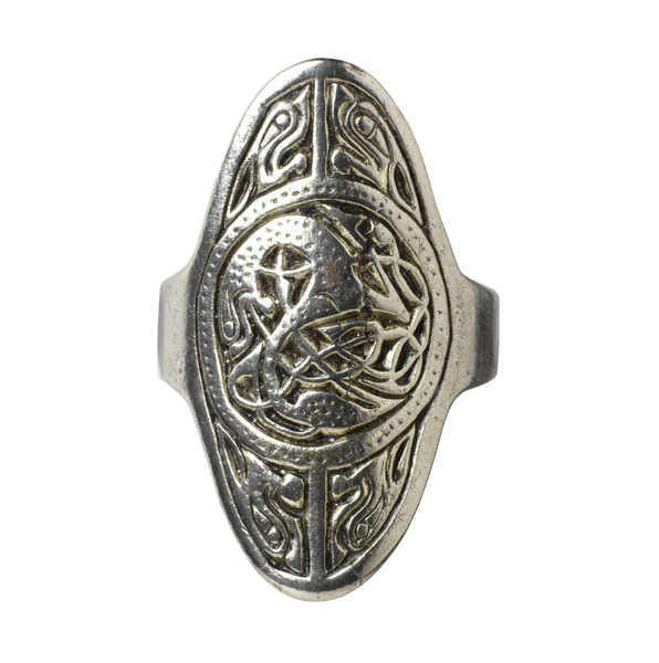Гравированное англо-саксонское кольцо.  Около 775 г. н.э.  Комплект из серебра и позолоченного серебра.  Музей Виктории и Альберта, Лондон.