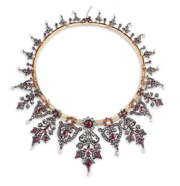 Драгоценности Французской Короны Бирманское Рубиновое Ожерелье.  Оправа из 18-каратного золота с серебряным напылением.  Около 1830 г. М.С. Рау, Новый Орлеан.