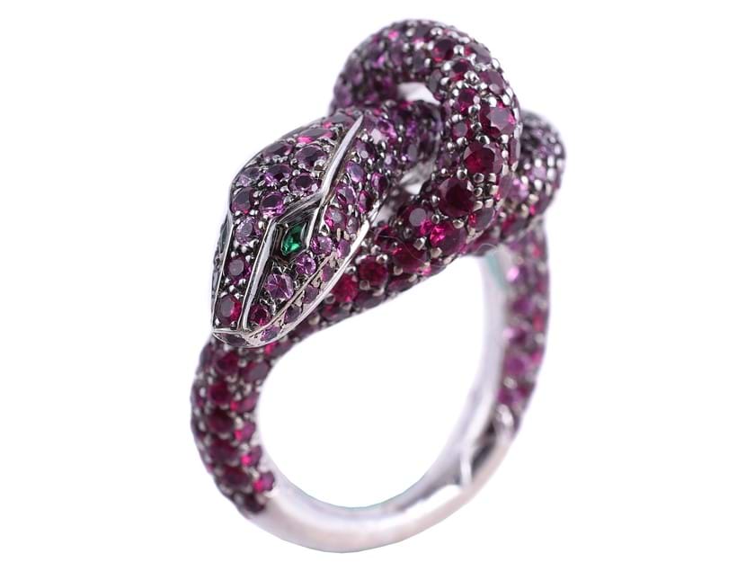 Inline Image - Лот 368: Boucheron, KAA, кольцо в виде змеи с розовым сапфиром и рубином |  Стандартное восточное время.  2000–3000 фунтов стерлингов (+ сборы)