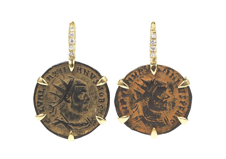 Серьги Dubini Maximian из 18-каратного золота и бриллиантов с подлинными монетами римской империи примерно с 286 по 295 год нашей эры.