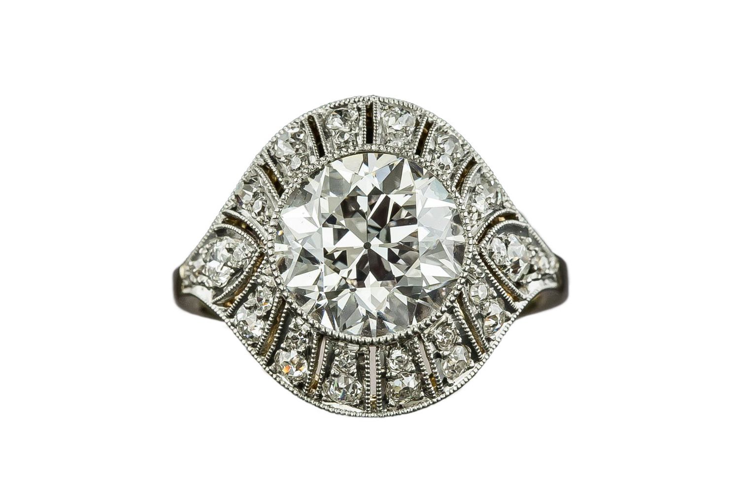 Обручальное кольцо с бриллиантом 1920-х годов предоставлено Lang Antiques