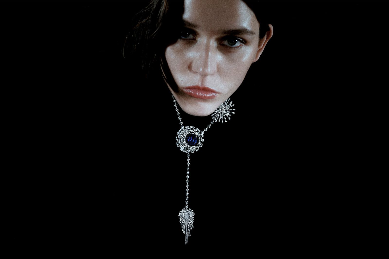 Колье Chanel High Jewellery Allure Céleste с бриллиантами и овальными сапфирами