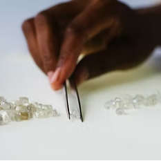 Профессия алмазного дилера теряет свою актуальность?