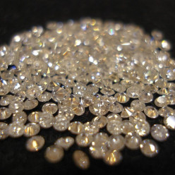 Цены на алмазы остаются стабильными, несмотря на санкции, введенные против АЛРОСА