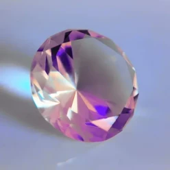 Китайские ученые создали первый в мире 3-каратный алмаз из углеродных элементов, полученных из цветов