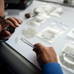 Торговля алмазами заинтересована в продаже De Beers