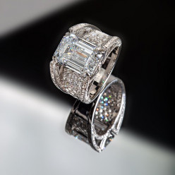 Весомый аргумент: российская компания вырастила редкий синий алмаз в 50 карат