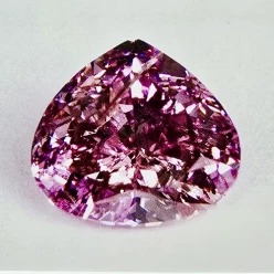 Фиолетовые бриллианты: самые загадочные шедевры природы