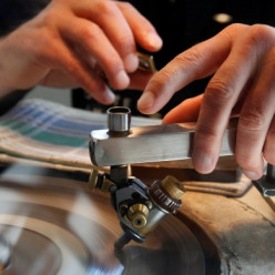 Компания «Алроса» рассматривает возможность создания собственного предприятия по огранке алмазов в Индии