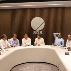 Фраза о «доме-призраке» на Алмазной бирже Сурата вызвала политический скандал