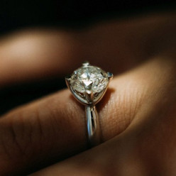 Отчет De Beers: индийский рынок ювелирных изделий с бриллиантами к 2030 году превысит 1,5 триллиона индийских рупий