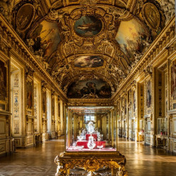 По следам громких событий: 7 грабителей Лувра задержаны, драгоценности не найдены