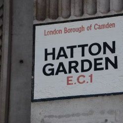 Как Hatton Garden стал ювелирным кварталом Лондона и привлек внимание криминалитета