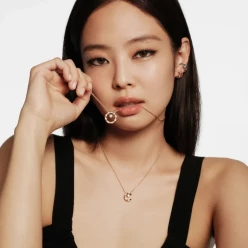 «Раньше я считала Chanel эксклюзивным брендом — теперь он кажется мне эксплуататорским»