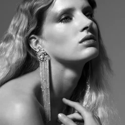 Ювелирное искусство переживает период архитектурного ренессанса, предлагая модель, исполненную строгости и комфорта одновременно