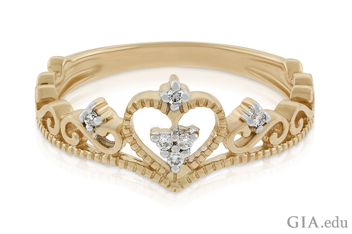 Кольцо в виде короны из желтого золота 14 карат с бриллиантами 0,04 карата.