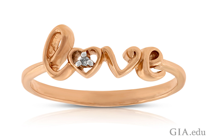 Это обещанное кольцо из розового золота 14 карат содержит бриллианты весом 0,006 карата.