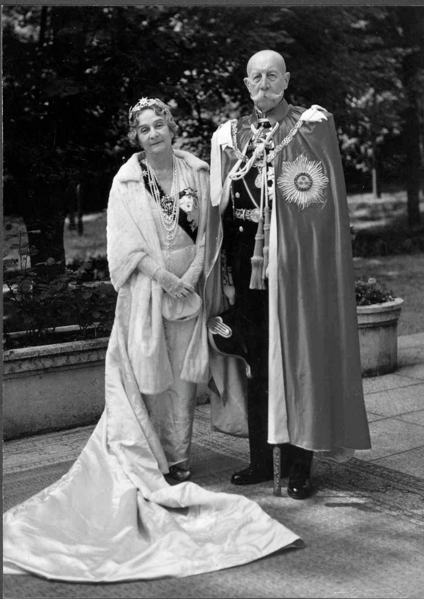 Принцесса Мари Бонапарт и принц Георг Греческий и Датский в день коронации Елизаветы II. 1953