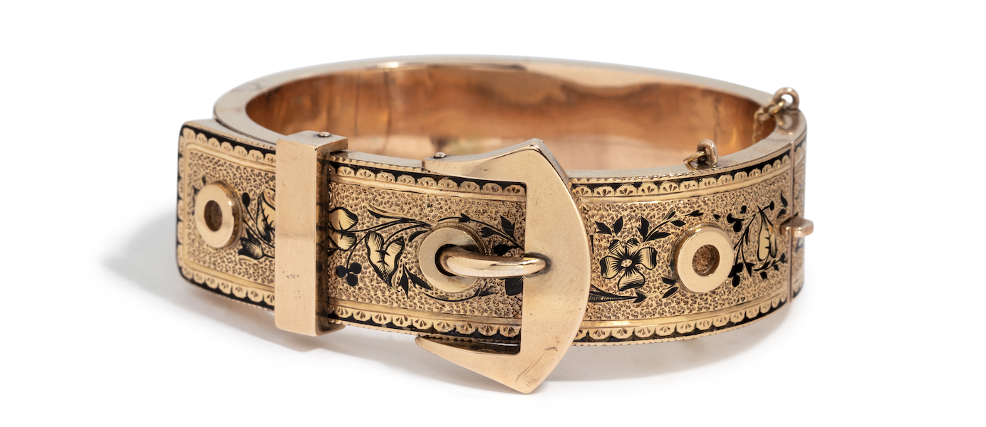 Викторианский браслет из розового золота с эмалевой пряжкой оценивается в 600–800 долларов.
