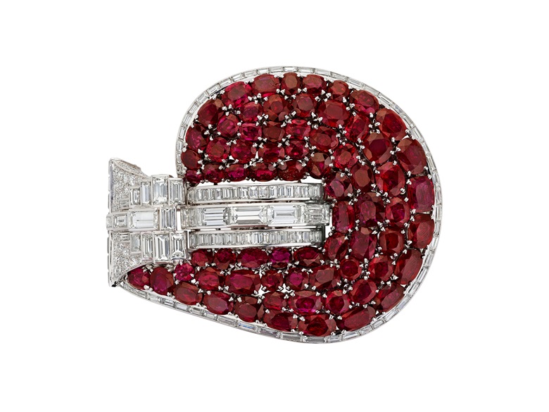Исключительный браслет Van Cleef & Arpels Jarretière с рубинами и бриллиантами.  Эстимейт $2,500,000-4,500,000.  Предложено в The Magnificent Jewels of Anne Eisenhower 7 июня 2023 года на Christie's в Нью-Йорке.