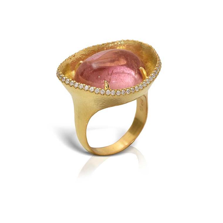 Кольцо-лепесток с розовым турмалином от Lalaounis