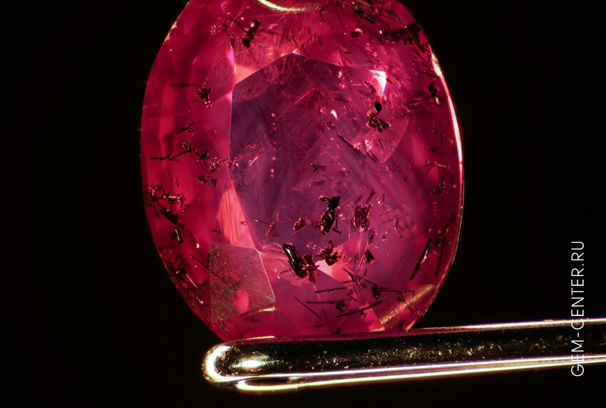 Включения кристаллов рутила в розовом сапфире при 10х, 20х, 30х, 40х, 50х. 