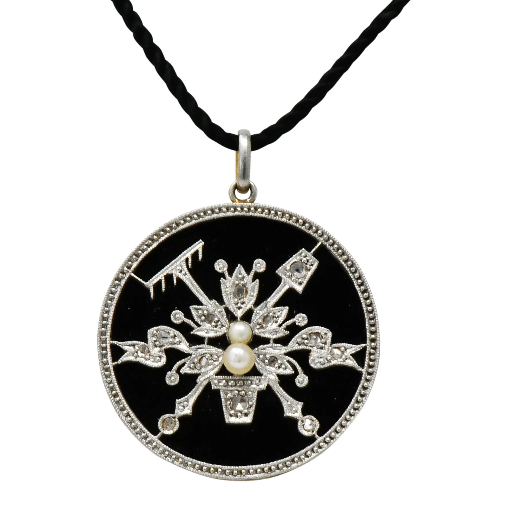 Ожерелье с подвеской из 18-каратного золота Belle Époque с бриллиантами, ониксом и платиной