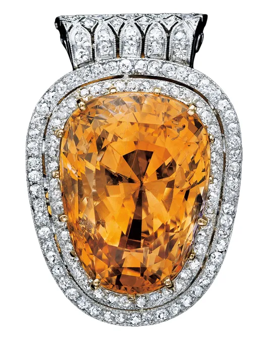 Брошь-клипса с сапфиром падпараджа. 1935 год, вероятно, американская.