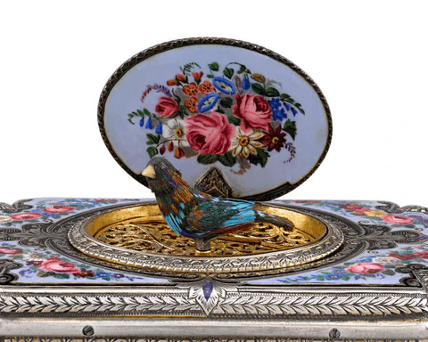 Серебряный ящик с поющими птицами Fusée от Шарля Брюгье. Около 1860 г. М. С. Рау.