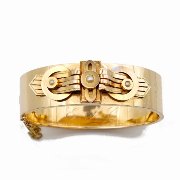 Браслет в стиле Наполеона III с пряжкой — 18-каратное желтое золото, жемчуг — приблизительно 1860-1870 гг.