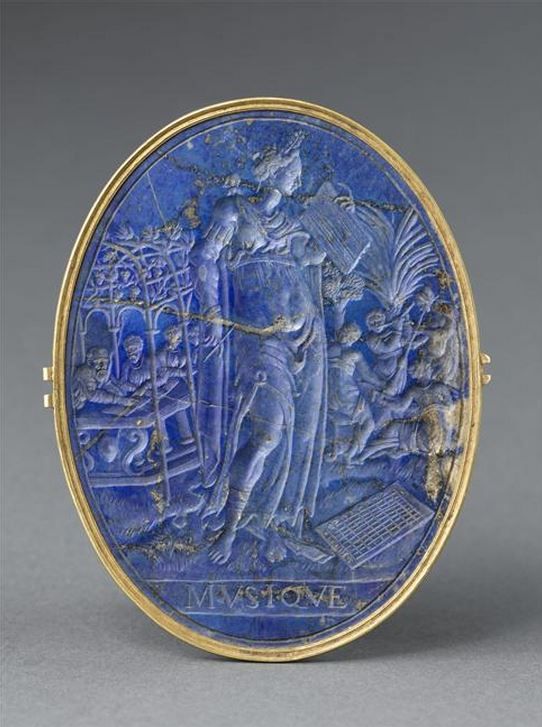 Аллегорический музыкальный медальон из лазурита и золота эпохи Возрождения, хранящийся в Лувре.