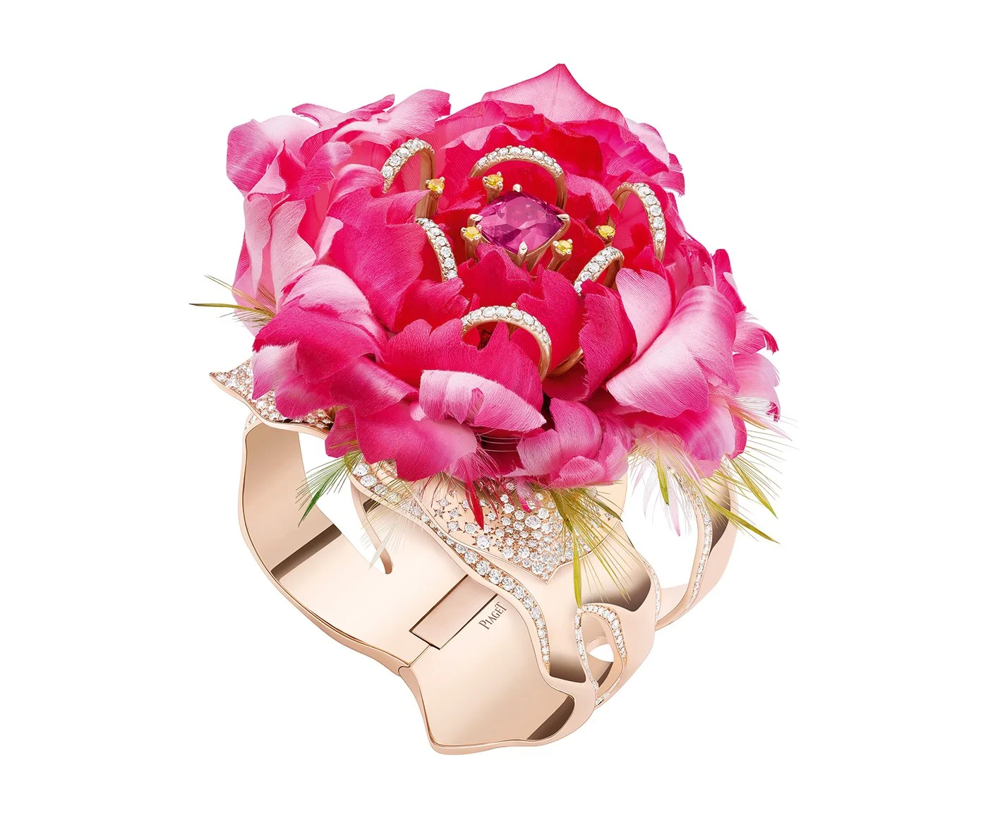 Браслет из коллекции ювелирных украшений высокого класса Shapes of Extraleganza от Piaget представляет собой переосмысление розы Yves Piaget в перьях, созданное в сотрудничестве с Нелли Сонье.