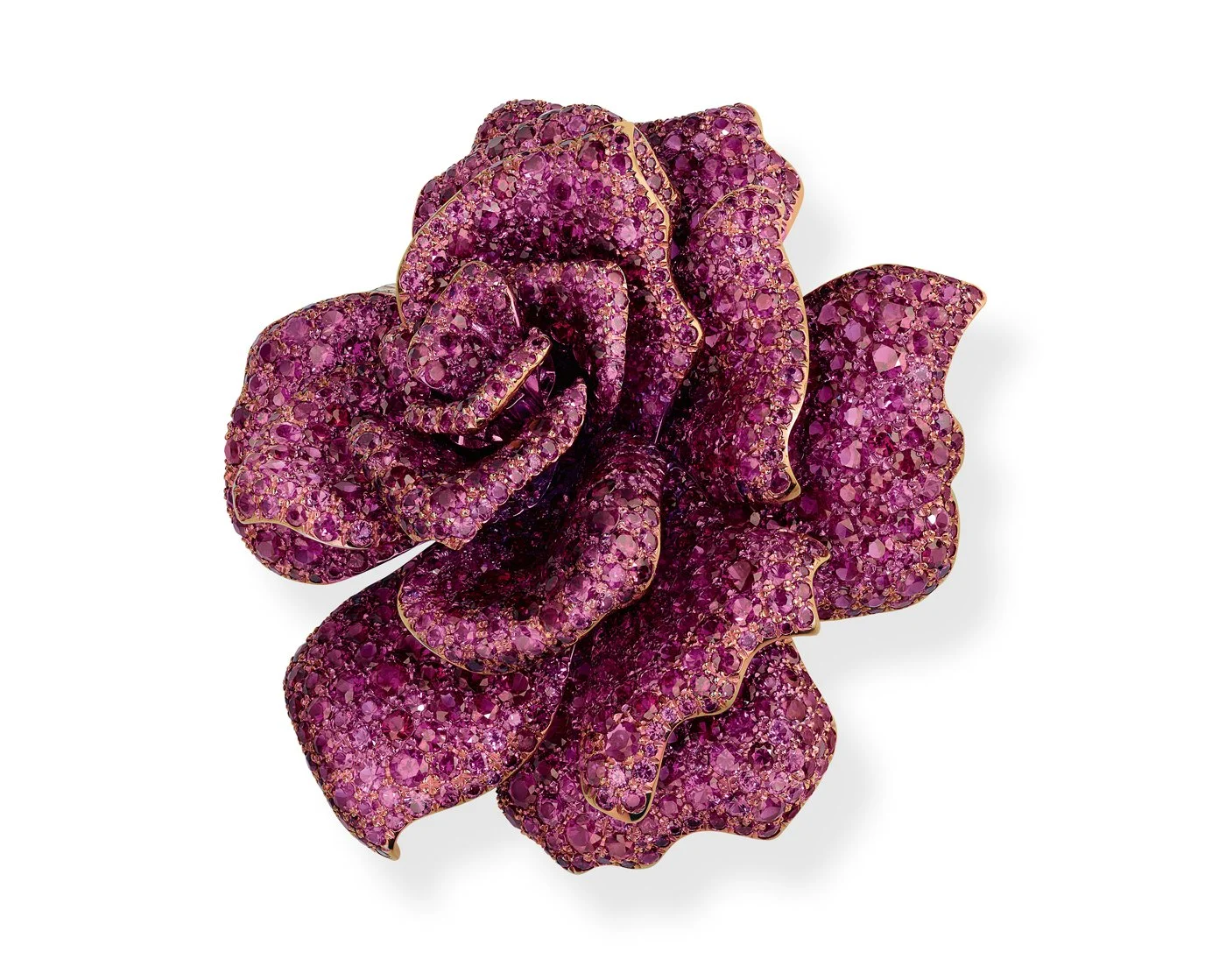 Из коллекции Chopard Red Carpet Collection «Вселенная Каролины»: роза, пион и Байрон, кавалер-кинг-чарльз-спаниель Каролины.