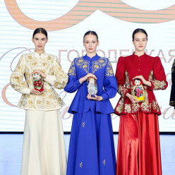 Ристалище гусляров России, конкурс кокошников и награждения народных мастеров на выставке «Уникальная Россия»