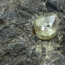 Неожиданные исторические артефакты на аукционе памятных вещей DeBeers