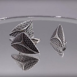 Комплект серебряных украшений с орнаментом эпохи Мэйдзи от «Невский-Т»