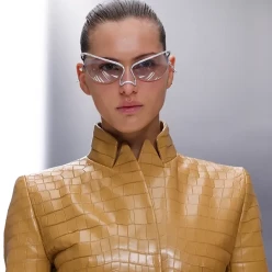 Мерцающие оттенки : Fendi представляет на Неделе моды солнцезащитные очки с бриллиантами