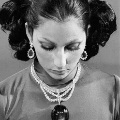 Шер и «Черная звезда Квинсленда»: как певица превратила свое украшение в легенду