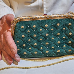 Buccellati представляет 3 уникальные ювелирные вечерние сумки: с драгоценными камнями, с гравировкой и брашированием