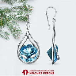 Приволжский ювелирный завод «Красная Пресня» представляет серьги с небесно-голубым топазом