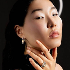 Магия лунного камня в коллекции Cassiopea: ювелирный тренд сезона