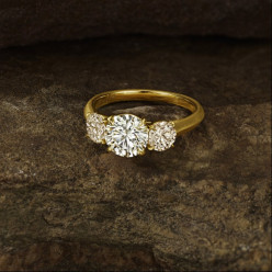 De Beers представляет коллекцию Desert Diamonds для новобрачных: новая палитра бриллиантов в теплых оттенках