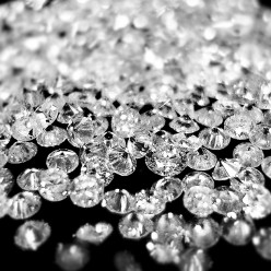 В октябре экспорт бриллиантов из Индии упал на 26,12%, импорт алмазов снизился на 32,19%
