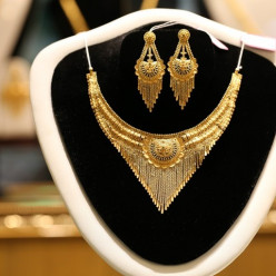 Объемы продаж золотых ювелирных изделий в третьем квартале снизились на двузначное число