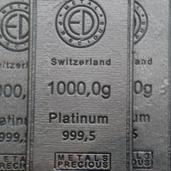 На фоне резкого роста цен на золото потребители переходят на платину